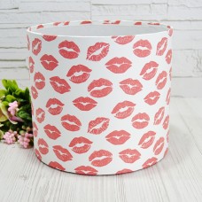 Капелюшна коробка KISS 20смх18см