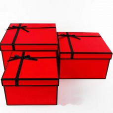 Подарункова коробка червона чорний контур (велика) 25х25х15 см (1шт)